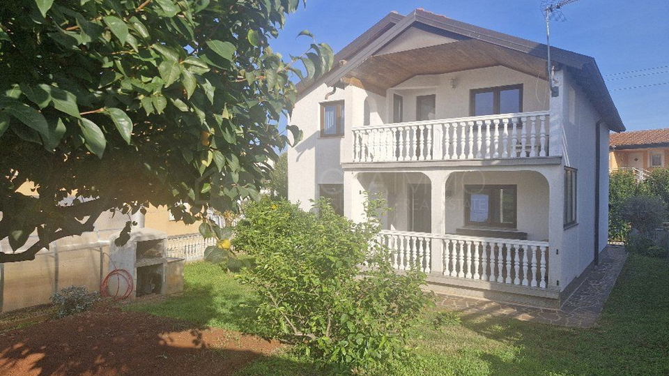 UMAG &ndash; IZJEMNA PRILO&Zcaron;NOST ZA NAKUP SAMOSTOJNE DRU&Zcaron;INSKE HI&Scaron;E V UMAGU PO CENI LE 1600 &euro;&sol;M&sup2;    &period;