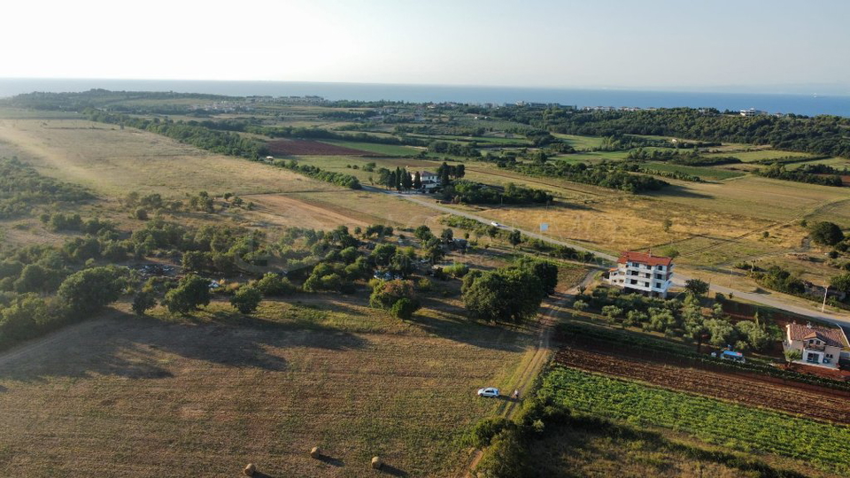 SAVUDRIJA &ndash; CRVENI VRH &ndash; ATRAKTIVNO ZEMLJI&Scaron;TE U BLIZINI GOLFA I LUKSUZNIH HOTELSKIH NASELJA