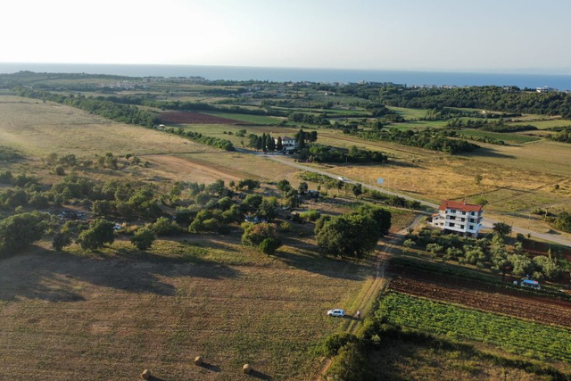 SAVUDRIJA – CRVENI VRH – ATRAKTIVNO ZEMLJIŠTE U BLIZINI GOLFA I LUKSUZNIH HOTELSKIH NASELJA