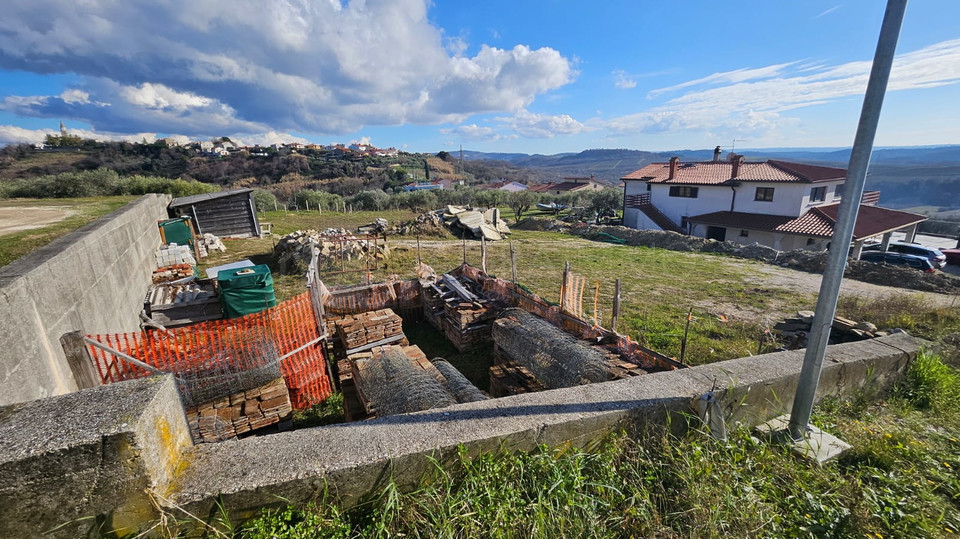 BUJE &ndash; BUILDING PLOT WITH ISSUED BUILDING PERMIT AND STUNNING SEA VIEW &ndash; IMMEDIATE CONSTRUCTION  A rare and highly attractive