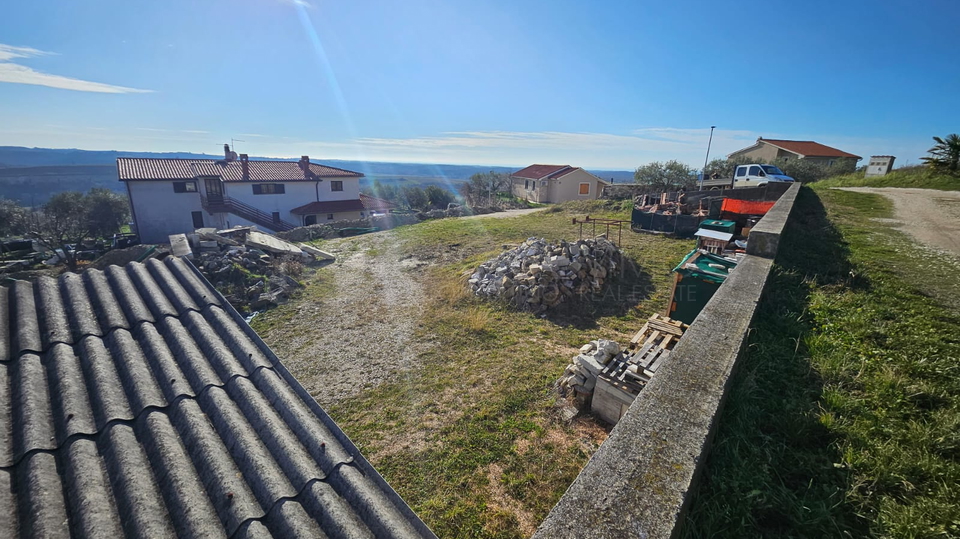 BUJE &ndash; BUILDING PLOT WITH ISSUED BUILDING PERMIT AND STUNNING SEA VIEW &ndash; IMMEDIATE CONSTRUCTION  A rare and highly attractive