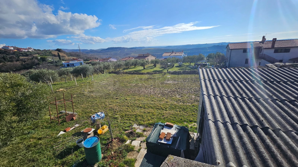 BUJE &ndash; BUILDING PLOT WITH ISSUED BUILDING PERMIT AND STUNNING SEA VIEW &ndash; IMMEDIATE CONSTRUCTION  A rare and highly attractive