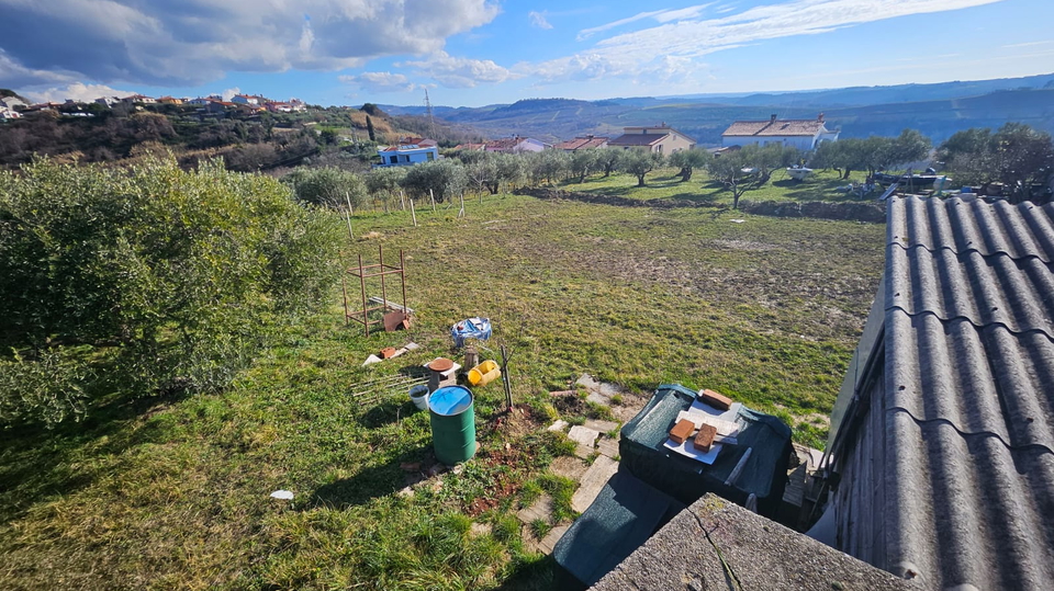 BUJE &ndash; BUILDING PLOT WITH ISSUED BUILDING PERMIT AND STUNNING SEA VIEW &ndash; IMMEDIATE CONSTRUCTION  A rare and highly attractive