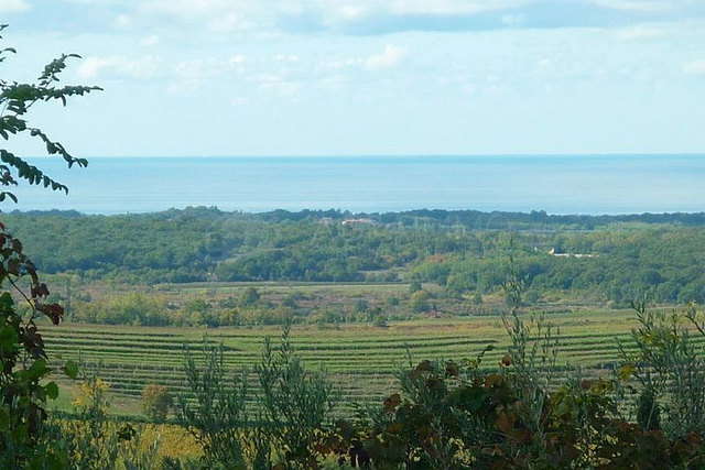 BUJE – BAUGRUNDSTÜCK MIT MEERBLICK, DER NICHT ALLTÄGLICH IST