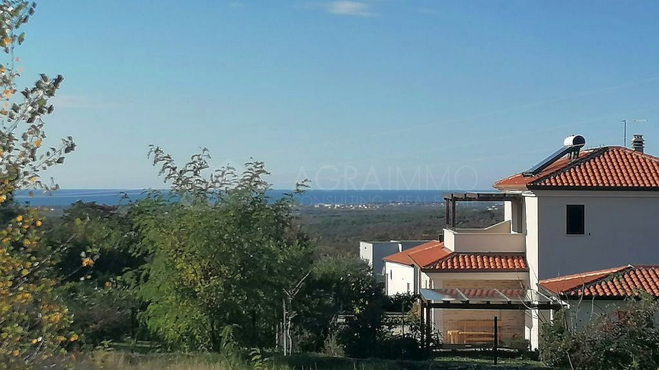 UMAG &ndash; OKOLICA &ndash; GRADBENO ZEMLJI&Scaron;&Ccaron;E S POGLEDOM NA MORJE