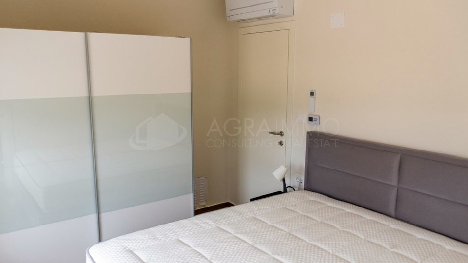 SAVUDRIJA – NOVI STAN U PRIZEMLJU S VRTOM – MODERNA ELEGANCIJA NA SAMO 250 M OD MORA