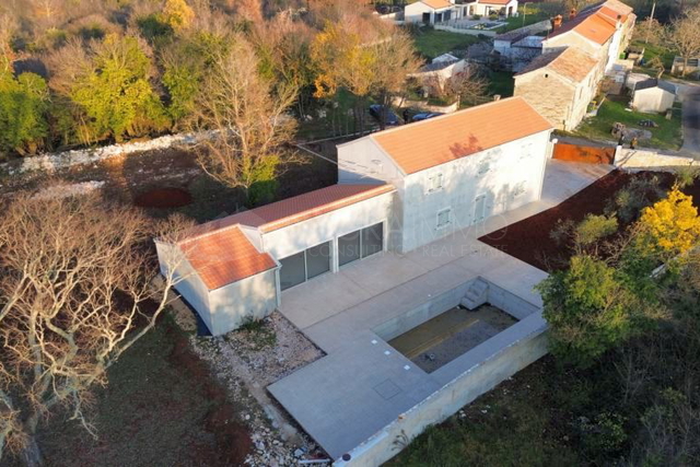 GROŽNJAN - LUKSUZNA VILA-VAŠ PRIVATNI RAJ U ZAPADNOJ ISTRI