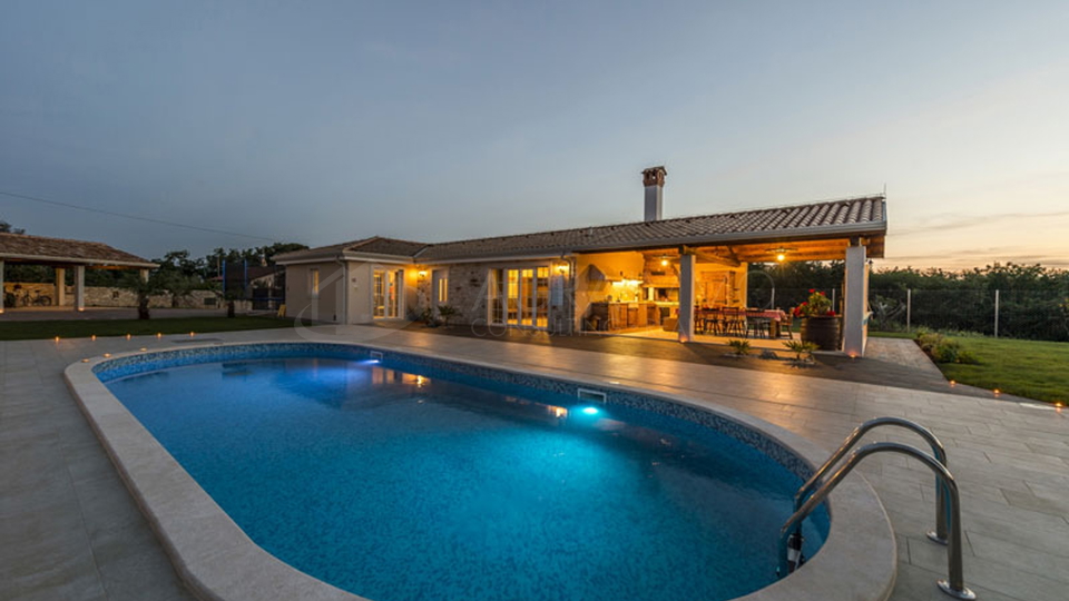 House, 300 m2, For Sale, Umag