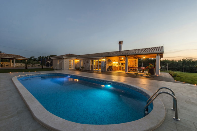House, 300 m2, For Sale, Umag