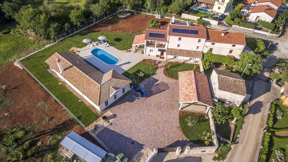 House, 300 m2, For Sale, Umag