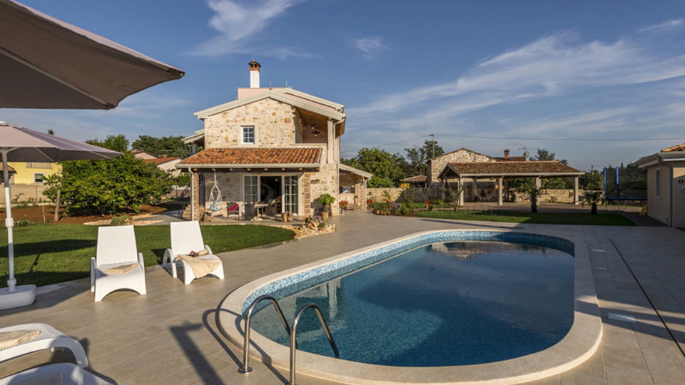 House, 300 m2, For Sale, Umag