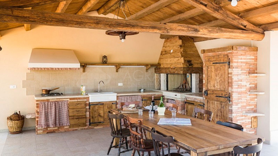 House, 300 m2, For Sale, Umag