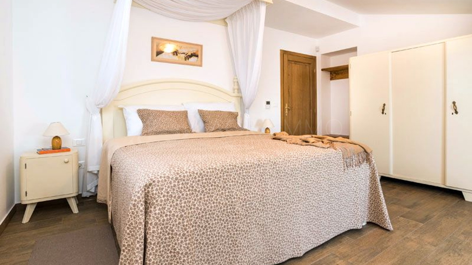 House, 300 m2, For Sale, Umag