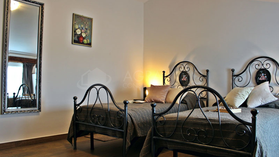 House, 300 m2, For Sale, Umag