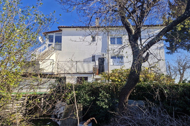 UMAG – IDEALAN STAN ZA ŽIVOT U MIRNOJ ULICI BLIZU MORA I CENTRA