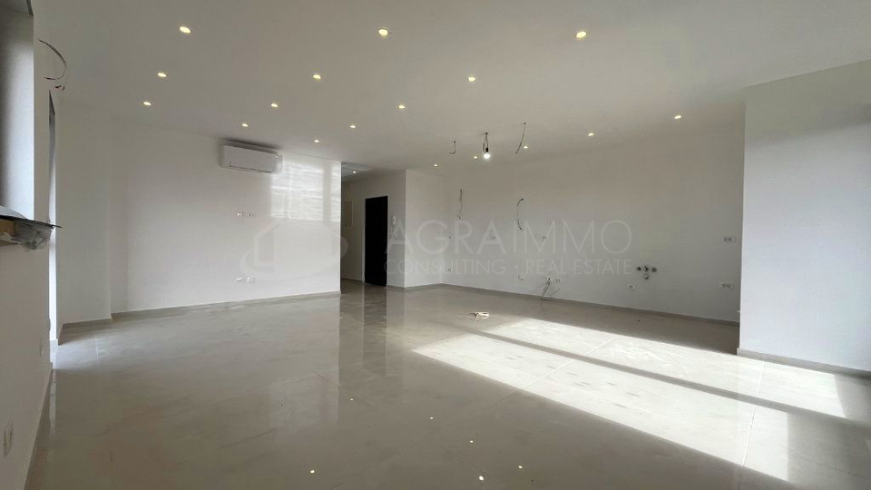 Appartamento, 106 m2, Vendita, Umag