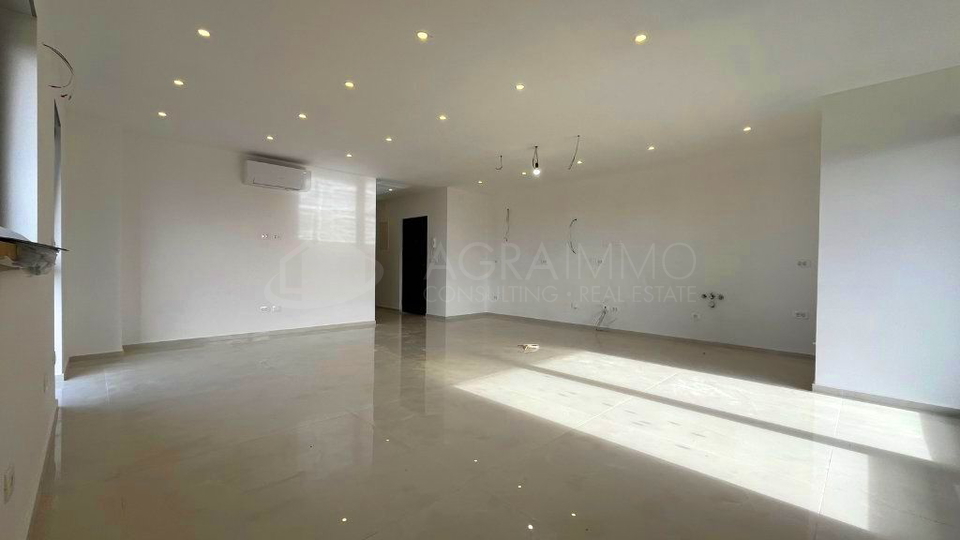 Appartamento, 106 m2, Vendita, Umag