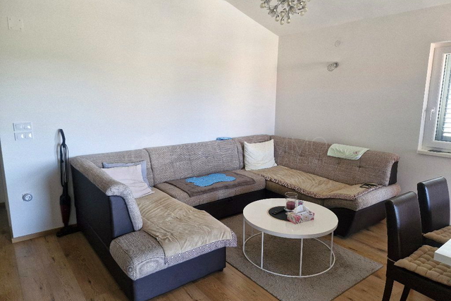 BRTONIGLA – SPACIOUS AND ATTRACTIVE APARTMENT WITH SEA VIEW