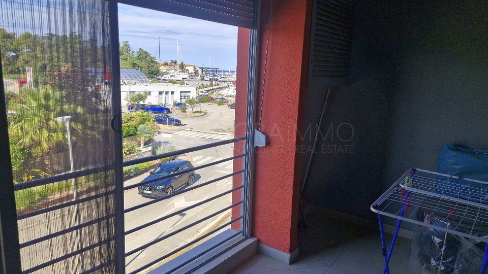 NOVIGRAD &ndash; PRVA VRSTA OB ACI MARINI &ndash; PANORAMSKI POGLED NA MORJE &ndash; ODLI&Ccaron;NA NALO&Zcaron;BENA PRILO&Zcaron;NOST