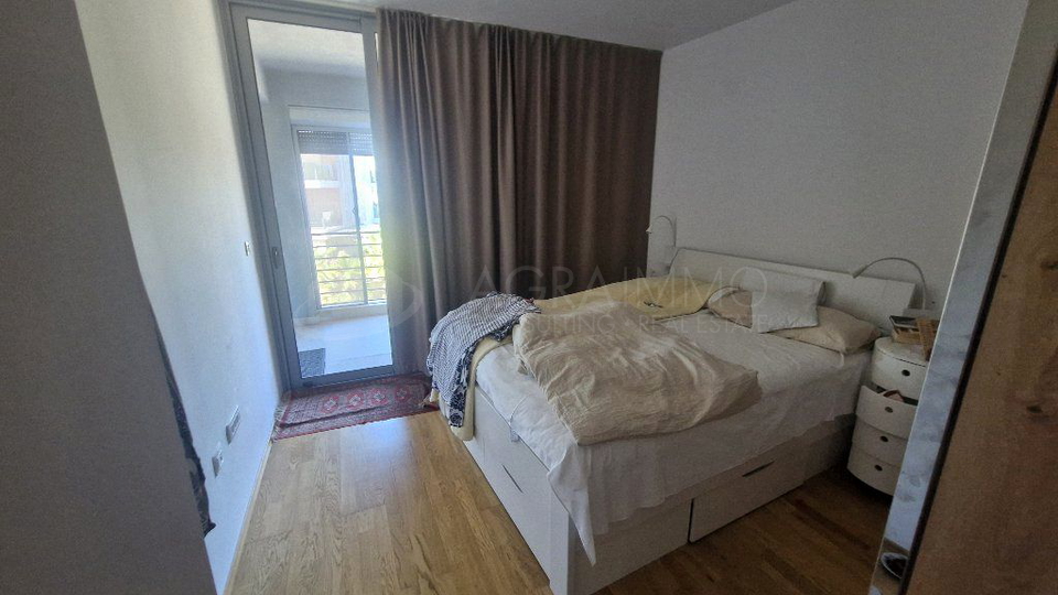 NOVIGRAD &ndash; PRVA VRSTA OB ACI MARINI &ndash; PANORAMSKI POGLED NA MORJE &ndash; ODLI&Ccaron;NA NALO&Zcaron;BENA PRILO&Zcaron;NOST
