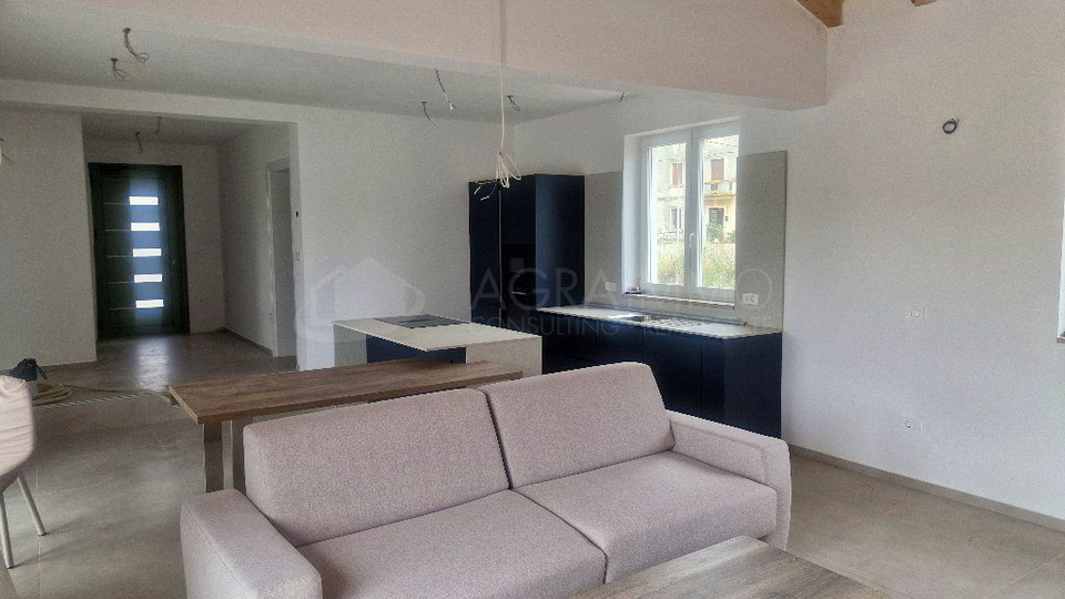 UMAG &ndash; CONTEMPORARY VILLA WITH SWIMMING POOL &ndash; PEACEFUL LOCATION &ndash; EXCELLENT INVESTMENT OPPORTUNITY