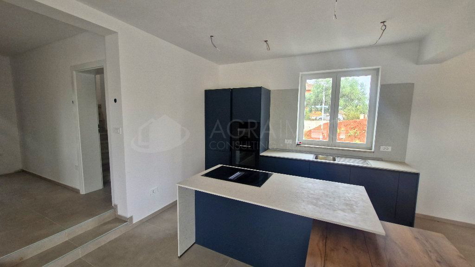 UMAG &ndash; CONTEMPORARY VILLA WITH SWIMMING POOL &ndash; PEACEFUL LOCATION &ndash; EXCELLENT INVESTMENT OPPORTUNITY