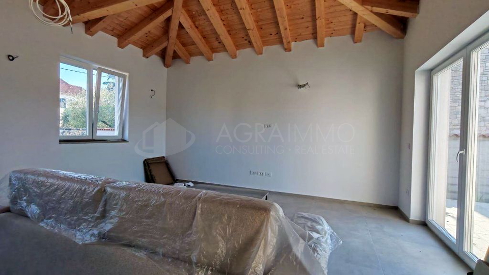 UMAG &ndash; CONTEMPORARY VILLA WITH SWIMMING POOL &ndash; PEACEFUL LOCATION &ndash; EXCELLENT INVESTMENT OPPORTUNITY