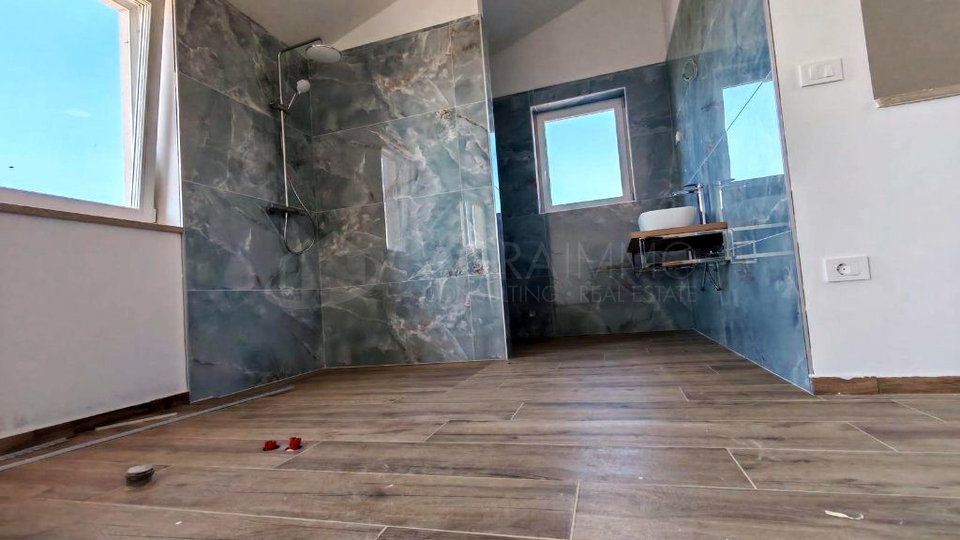 UMAG &ndash; CONTEMPORARY VILLA WITH SWIMMING POOL &ndash; PEACEFUL LOCATION &ndash; EXCELLENT INVESTMENT OPPORTUNITY