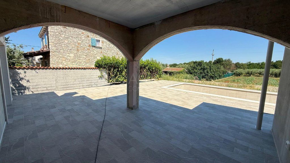 UMAG &ndash; CONTEMPORARY VILLA WITH SWIMMING POOL &ndash; PEACEFUL LOCATION &ndash; EXCELLENT INVESTMENT OPPORTUNITY