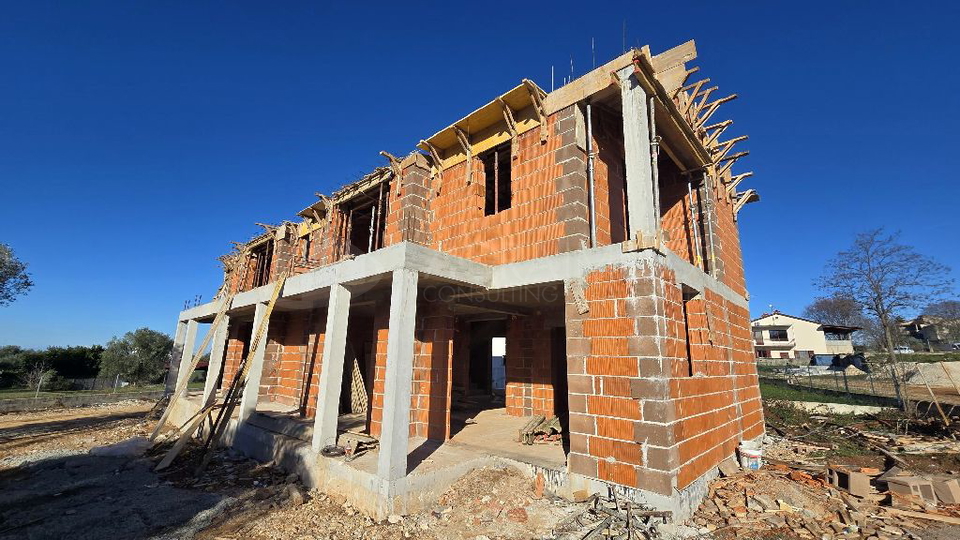 KA&Scaron;TEL &ndash; MODERNA KU&Cacute;A ZA SAVR&Scaron;ENI &Zcaron;IVOT I ODMOR U IZGRADNJI