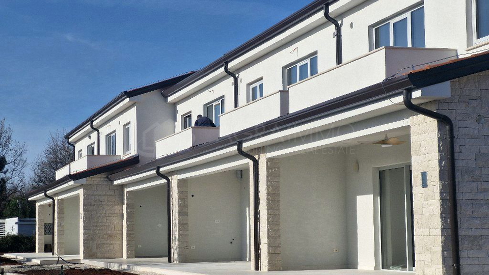 UMAG &ndash; MODERNA HI&Scaron;A Z VRHUNSKO OPREMO NA ODLI&Ccaron;NI LOKACIJI&comma; SAMO 600 METROV OD MORJA