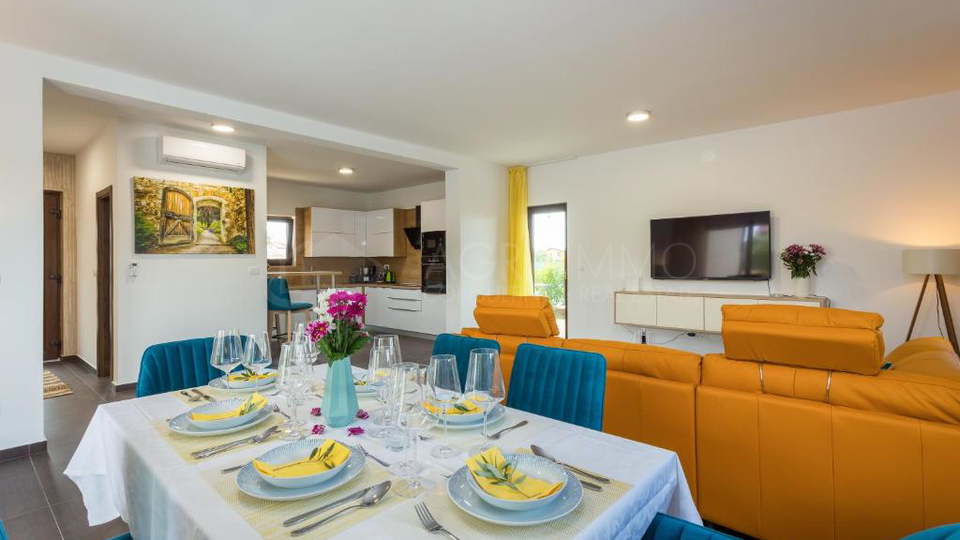 KA&Scaron;TEL &ndash; MODERNA SAMOSTOJNA HI&Scaron;A ZA BIVANJE IN ODDIH