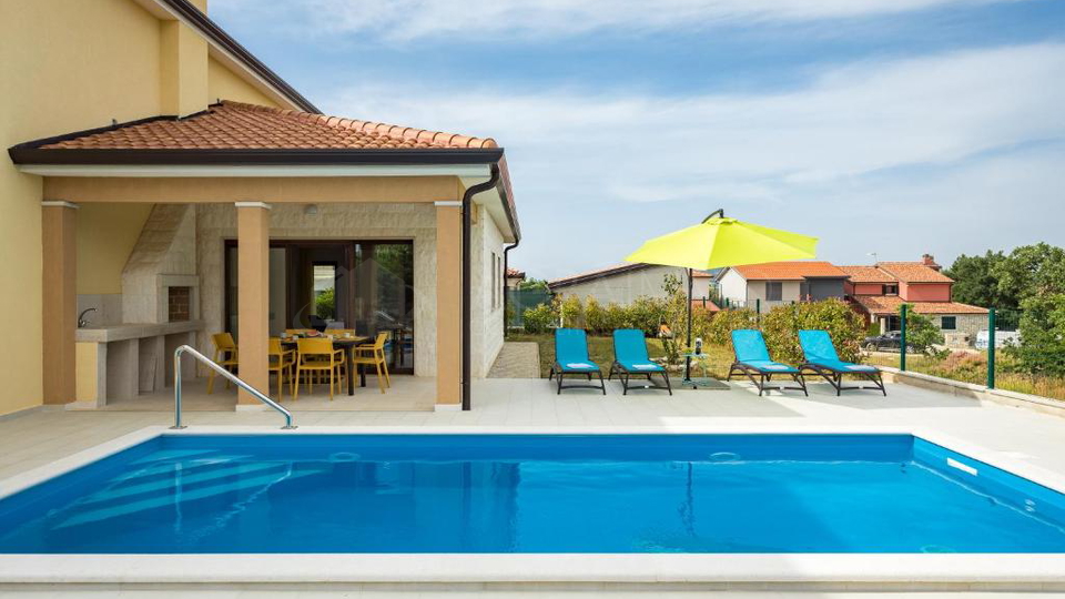 KA&Scaron;TEL &ndash; MODERNA SAMOSTOJNA HI&Scaron;A ZA BIVANJE IN ODDIH