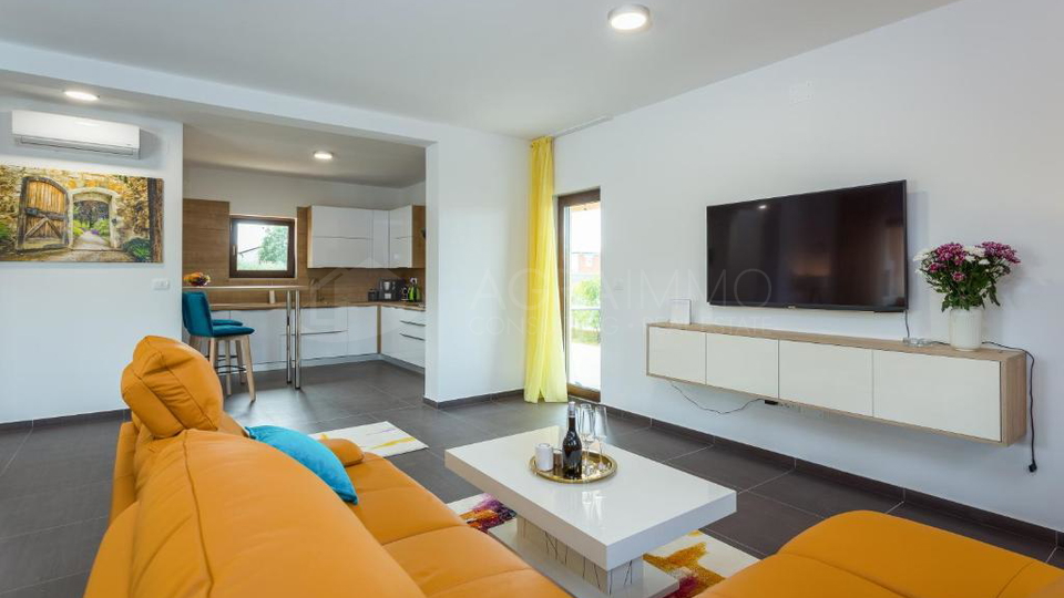 KA&Scaron;TEL &ndash; MODERNA SAMOSTOJNA HI&Scaron;A ZA BIVANJE IN ODDIH