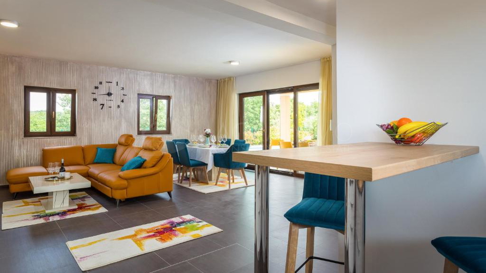 KA&Scaron;TEL &ndash; MODERNA SAMOSTOJNA HI&Scaron;A ZA BIVANJE IN ODDIH