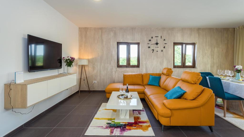 KA&Scaron;TEL &ndash; MODERNA SAMOSTOJNA HI&Scaron;A ZA BIVANJE IN ODDIH