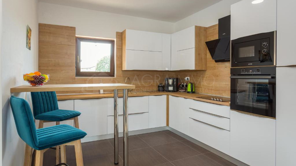 KA&Scaron;TEL &ndash; MODERNA SAMOSTOJNA HI&Scaron;A ZA BIVANJE IN ODDIH