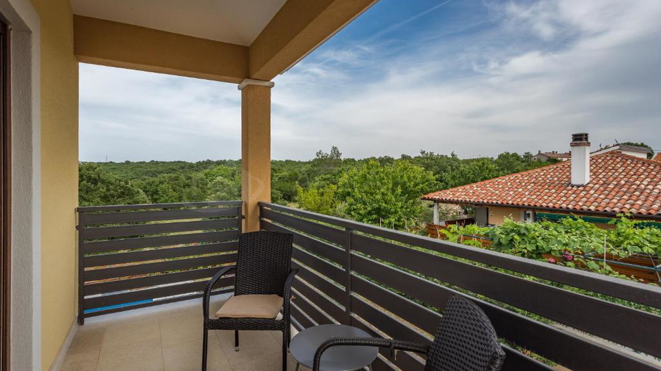 KA&Scaron;TEL &ndash; MODERNA SAMOSTOJNA HI&Scaron;A ZA BIVANJE IN ODDIH