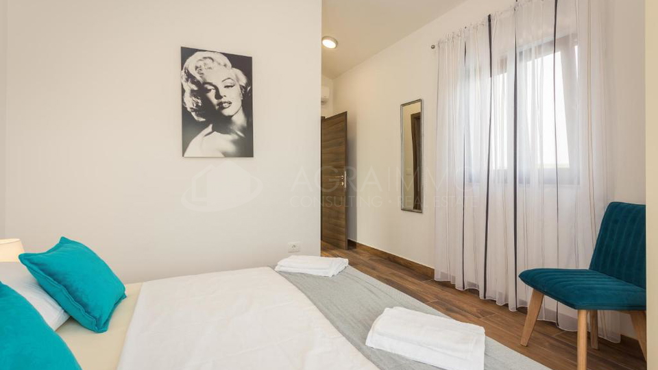 KA&Scaron;TEL &ndash; MODERNA SAMOSTOJNA HI&Scaron;A ZA BIVANJE IN ODDIH