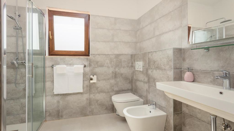 KA&Scaron;TEL &ndash; MODERNA SAMOSTOJNA HI&Scaron;A ZA BIVANJE IN ODDIH