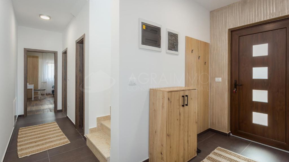 KA&Scaron;TEL &ndash; MODERNA SAMOSTOJNA HI&Scaron;A ZA BIVANJE IN ODDIH