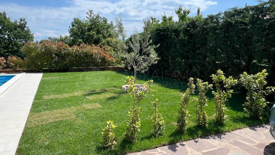 KA&Scaron;TEL &ndash; MODERNA SAMOSTOJNA HI&Scaron;A ZA BIVANJE IN ODDIH