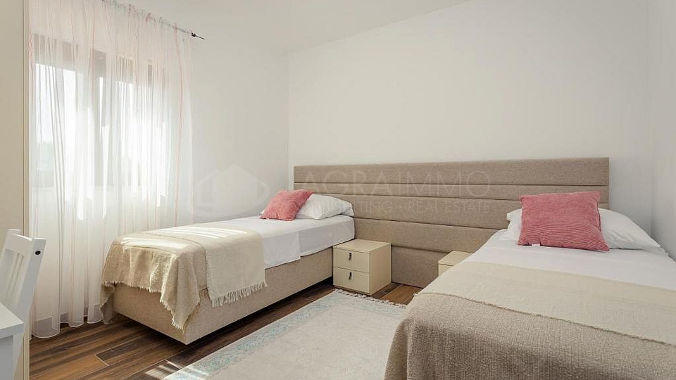 KA&Scaron;TEL &ndash; MODERNA SAMOSTOJNA HI&Scaron;A ZA BIVANJE IN ODDIH