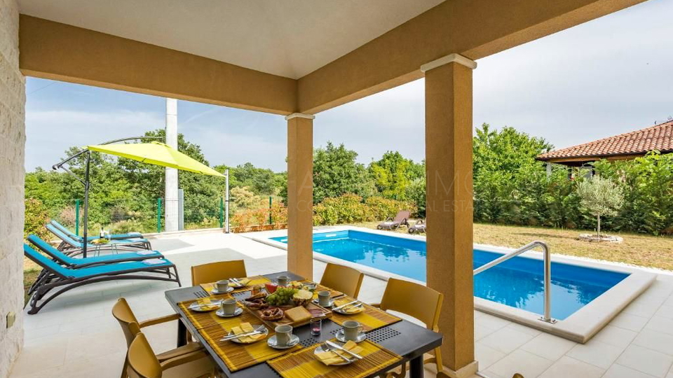 KA&Scaron;TEL &ndash; MODERNA SAMOSTOJNA HI&Scaron;A ZA BIVANJE IN ODDIH