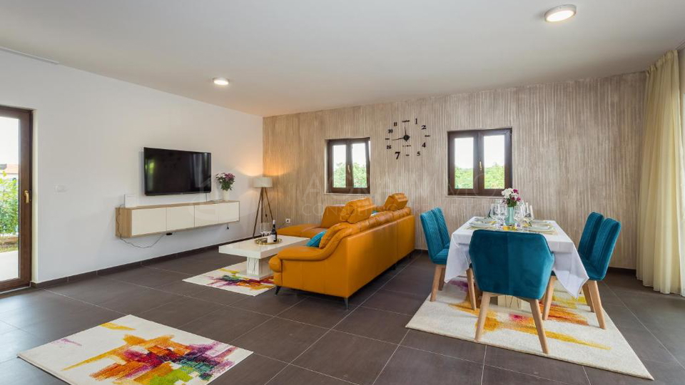 KA&Scaron;TEL &ndash; MODERNA SAMOSTOJNA HI&Scaron;A ZA BIVANJE IN ODDIH