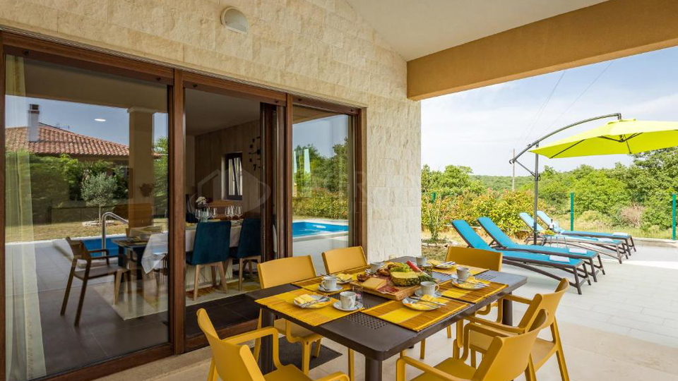 KA&Scaron;TEL &ndash; MODERNA SAMOSTOJNA HI&Scaron;A ZA BIVANJE IN ODDIH