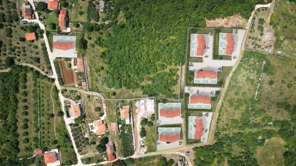 KA&Scaron;TEL &ndash; KU&Cacute;A U IZGRADNJI &ndash; SAVR&Scaron;ENSTVO ZA &Zcaron;IVOT I SLOBODNO VRIJEME