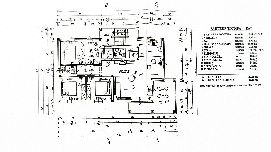 UMAG &ndash; LOVRE&Ccaron;ICA &ndash; HI&Scaron;A V GRADNJI Z DVEMA STANOVANJEMA IN 830 m&sup2; ZEMLJI&Scaron;&Ccaron;A &ndash; ODLI&Ccaron;NA NALO&Zcaron;BENA PRILO&Zcaron;NOST
