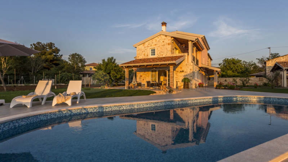 House, 300 m2, For Sale, Umag