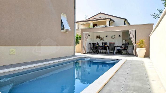 Casa, 250 m2, Vendita, Umag